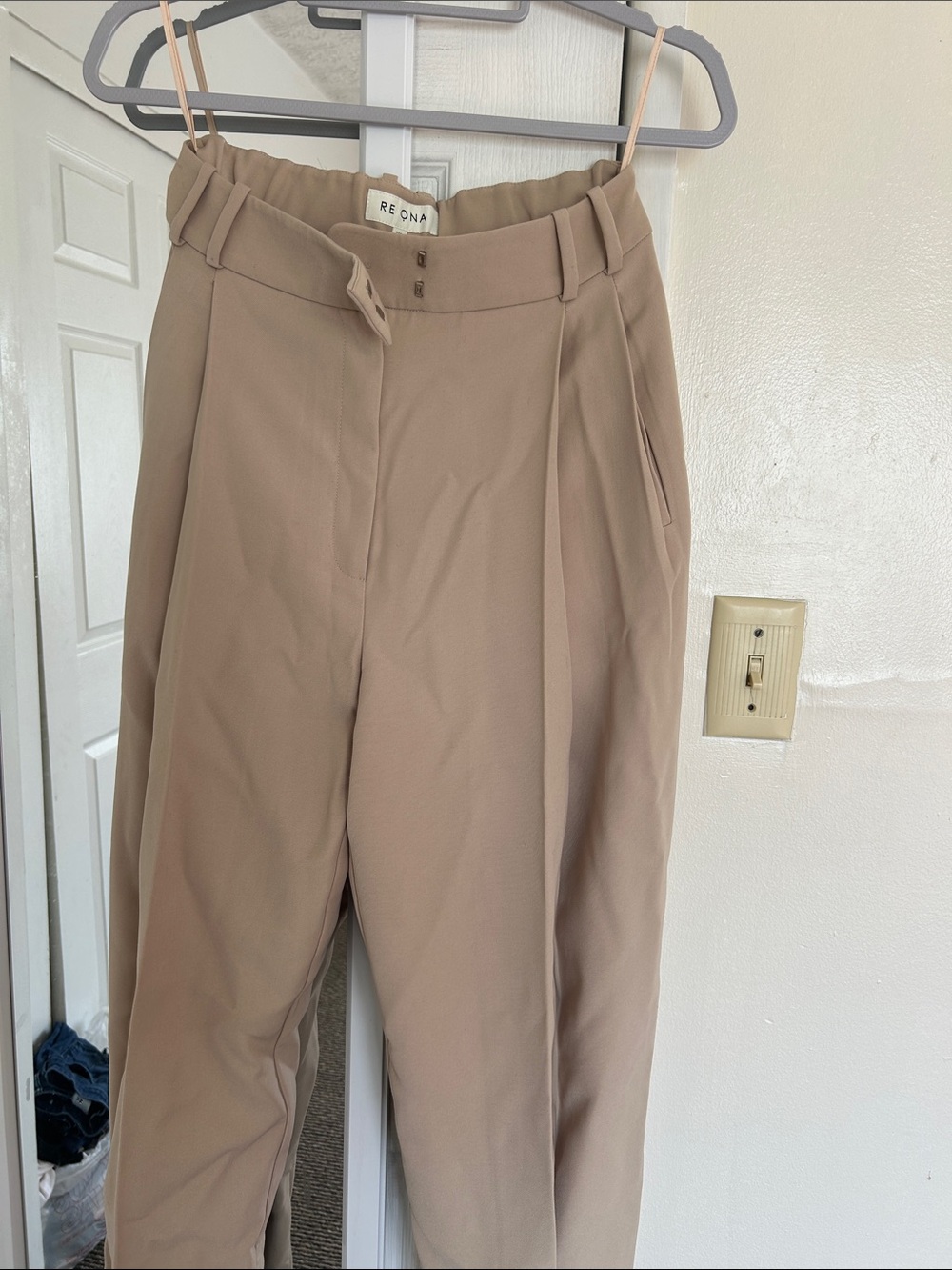 Re Ona Wide-Leg Tailored Pleated Pants — Taupe